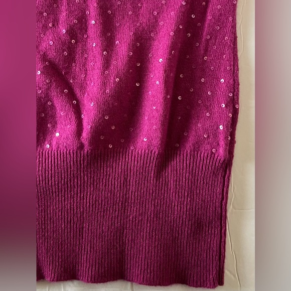 Hot pink sweater - Picture 2 of 6